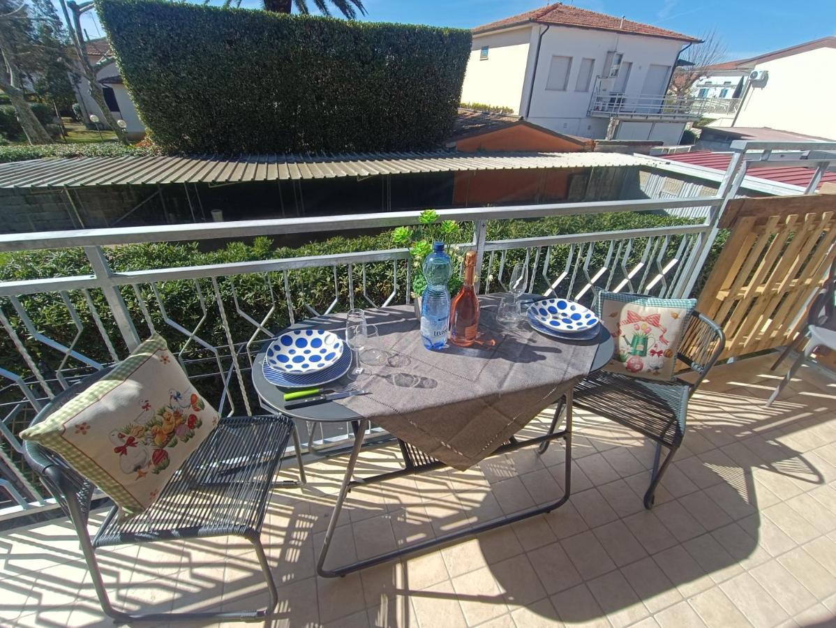 Le Palme 98 "Casa Vacanze" Lido di Camaiore Exteriör bild
