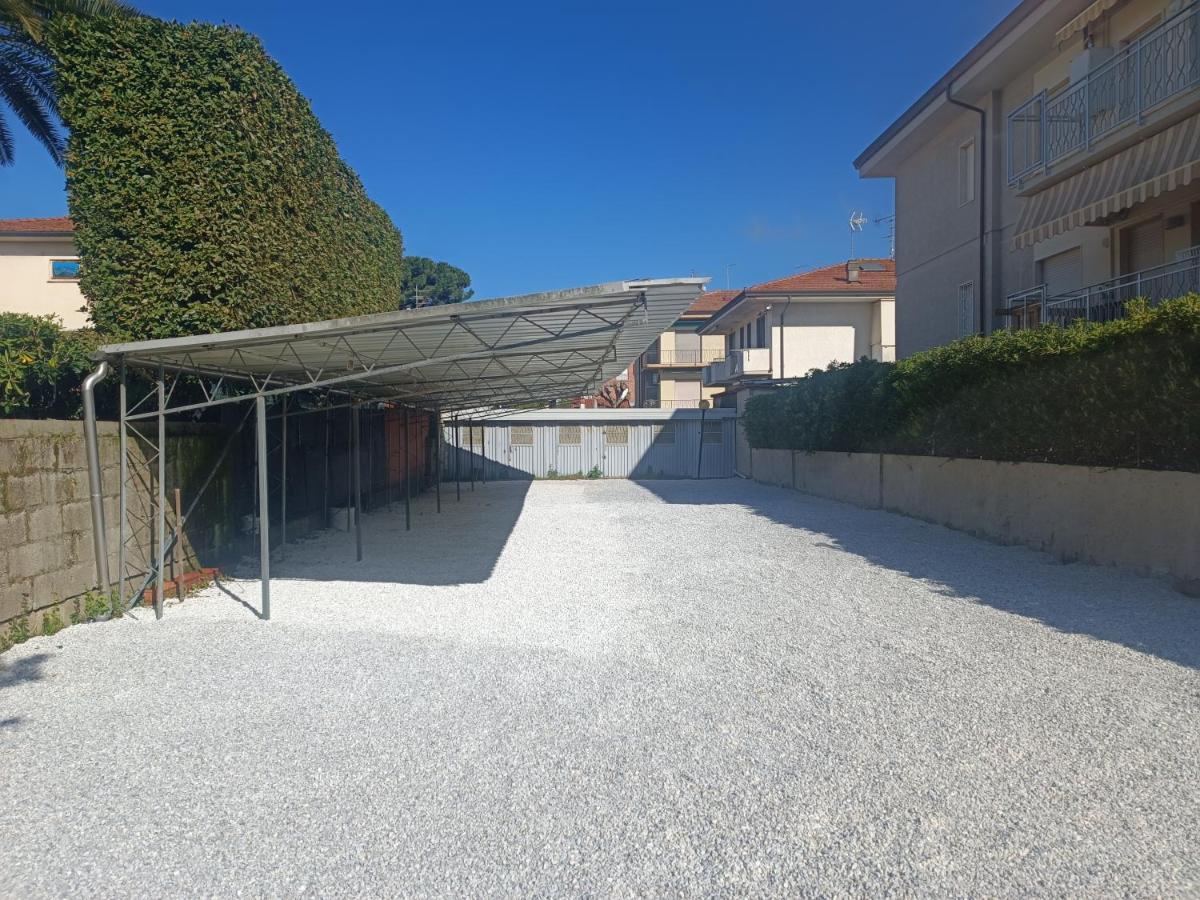 Le Palme 98 "Casa Vacanze" Lido di Camaiore Exteriör bild
