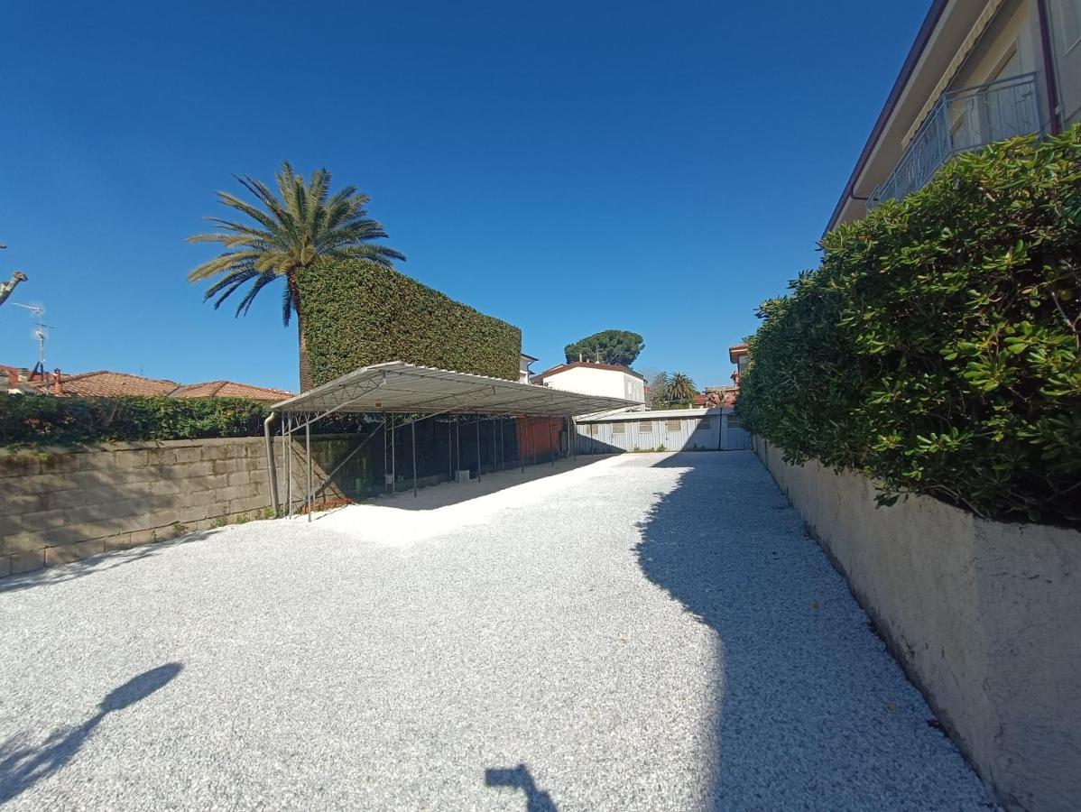 Le Palme 98 "Casa Vacanze" Lido di Camaiore Exteriör bild